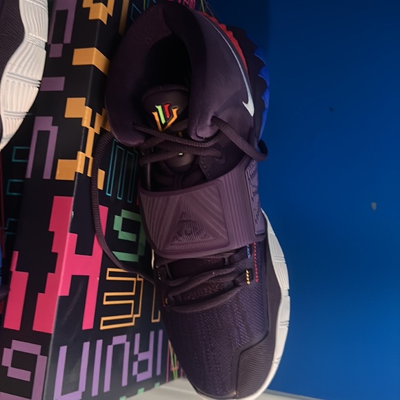 Never worn Kyrie 6s (Enlightenment) - Picture 4 of 4